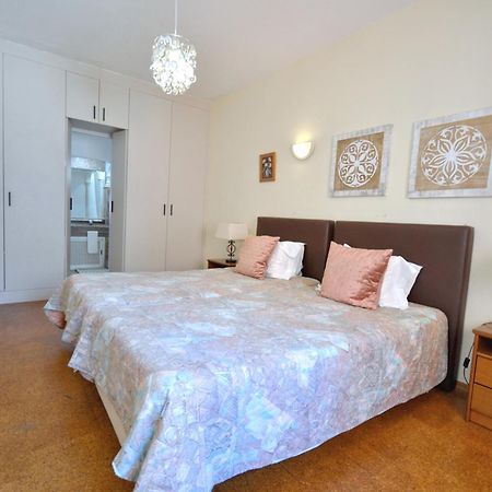 Walking Distance To The Centre - Snooker Table - Private Pool - 5 Bedrooms Quarteira Kültér fotó