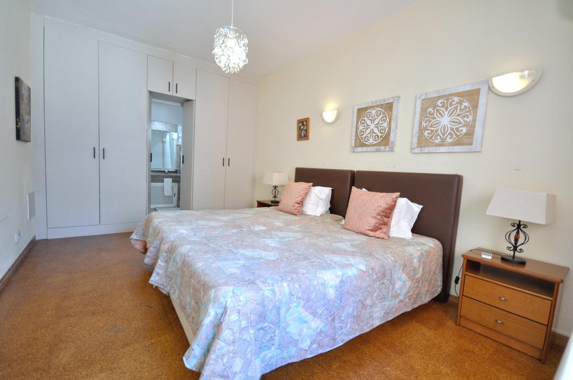 Walking Distance To The Centre - Snooker Table - Private Pool - 5 Bedrooms Quarteira Kültér fotó